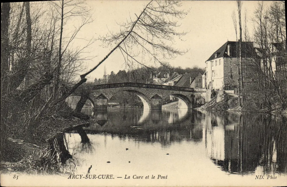 Arcy-sur-Cure — A Cura e o Ponte — ND. Fotografia - Frente