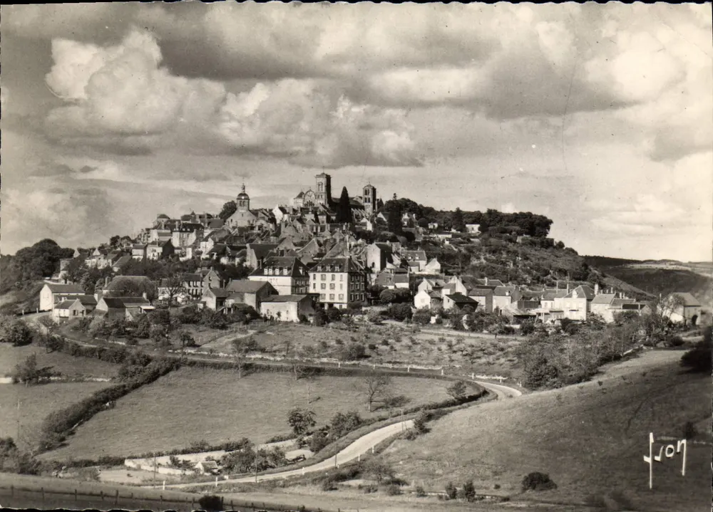 Vézelay (Yonne) — Visão geral (lado Sudoeste) — Editions d'Art Française, n° 3560 N - Frente