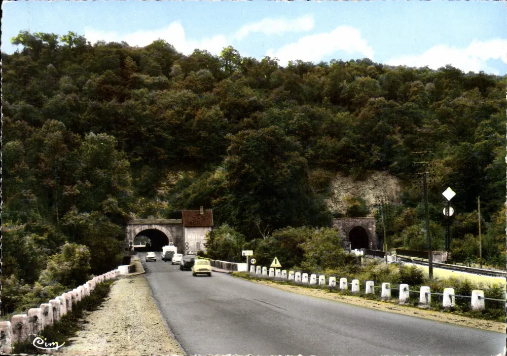 Arcy-sur-Cure — Os dois Túneis — CIM - Frente
