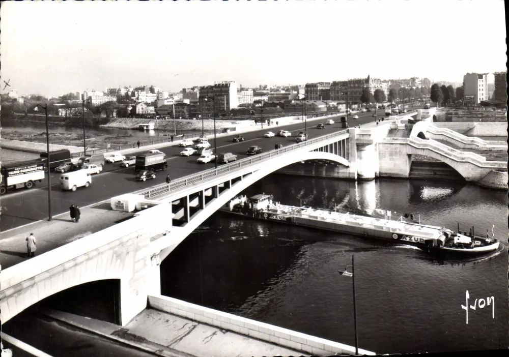 O Ponte de Neuilly-sur-Seine — vista do ponte e do barco AZUP — editor Fron - Frente