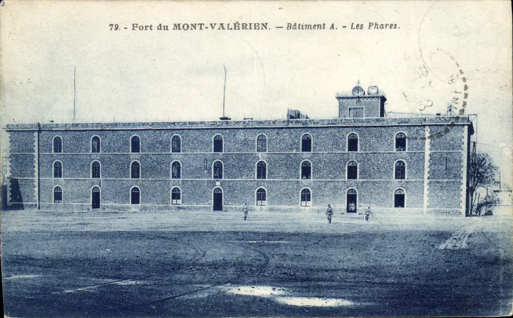 Fort du Mont-Valérien — Gebäude A — Die Leuchttürme - Vorderseite