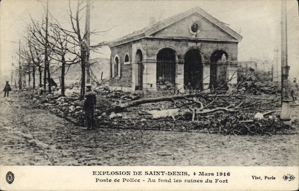 Explosão de Saint-Denis — Posto de Polícia e ruínas do Forte — Visé, Paris - Frente
