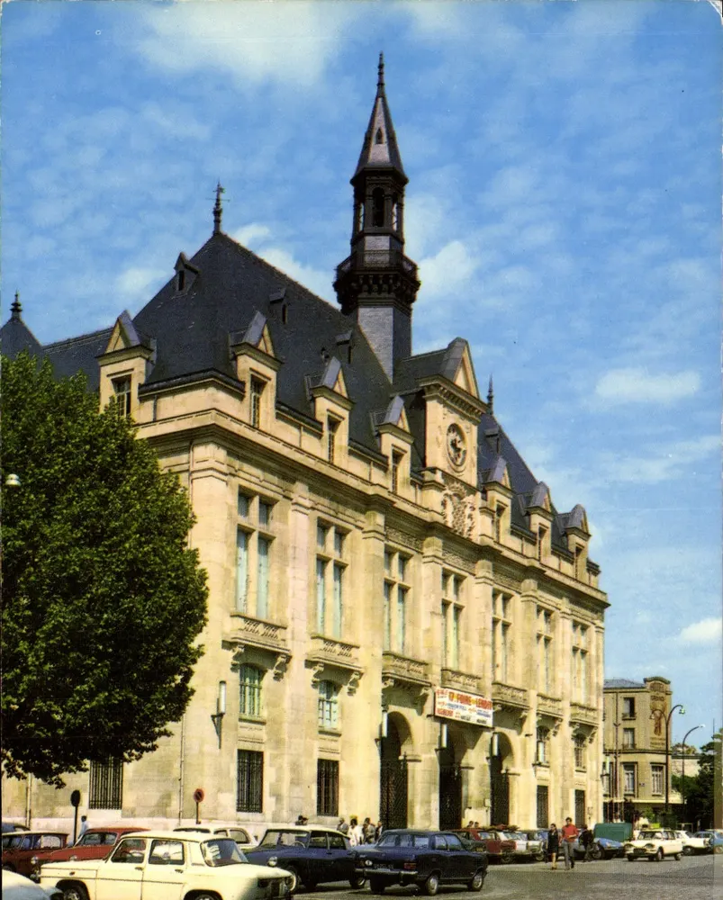 Saint-Denis - 93 — O Hotel-de-Ville — Livraria Hachette - Frente