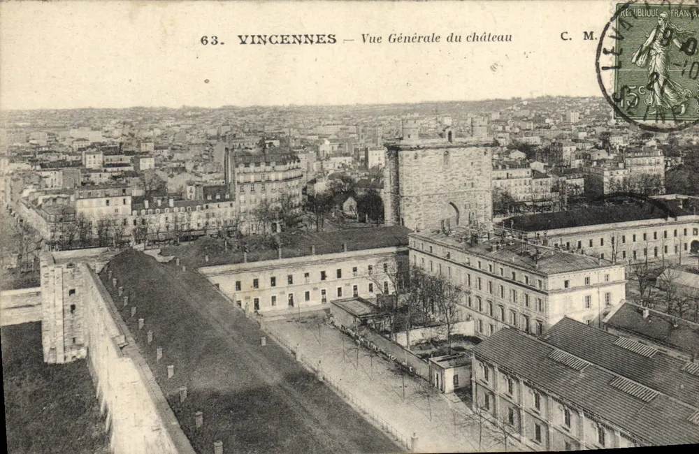 Vincennes — Algemene uitzicht op het kasteel — C.M. - Voorkant
