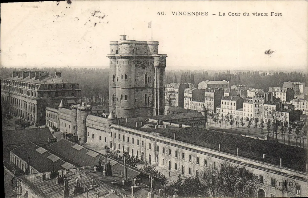 Vincennes — Cour des Anciens Forts — Verlag E.N.D. Nr. 46 - Vorderseite