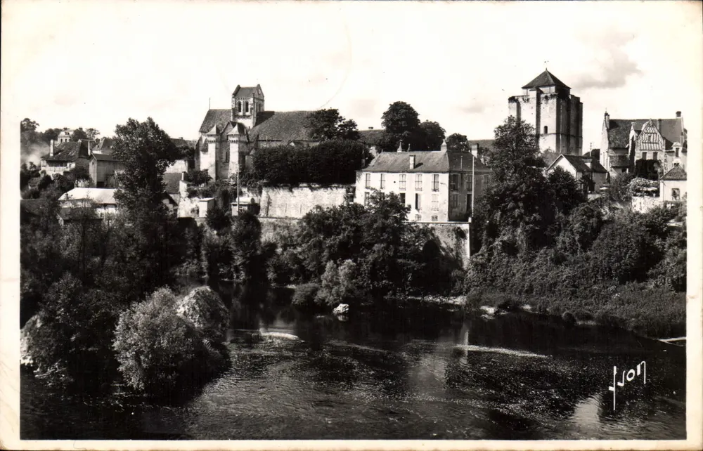 La Roche-Posay — L'Église et la vieille maison du XIIe siècle — Les Éditions d'Art - Recto