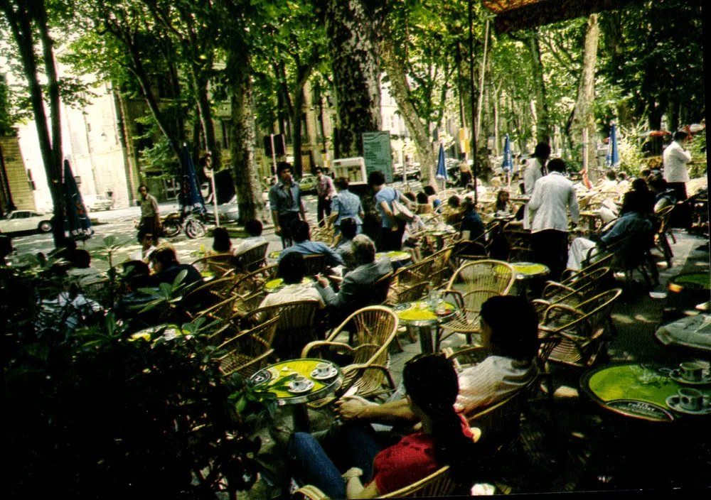 Aix-en-Provence — O curso Mirabeau — Leicagraphie J. Guillard, agência Scope - Frente
