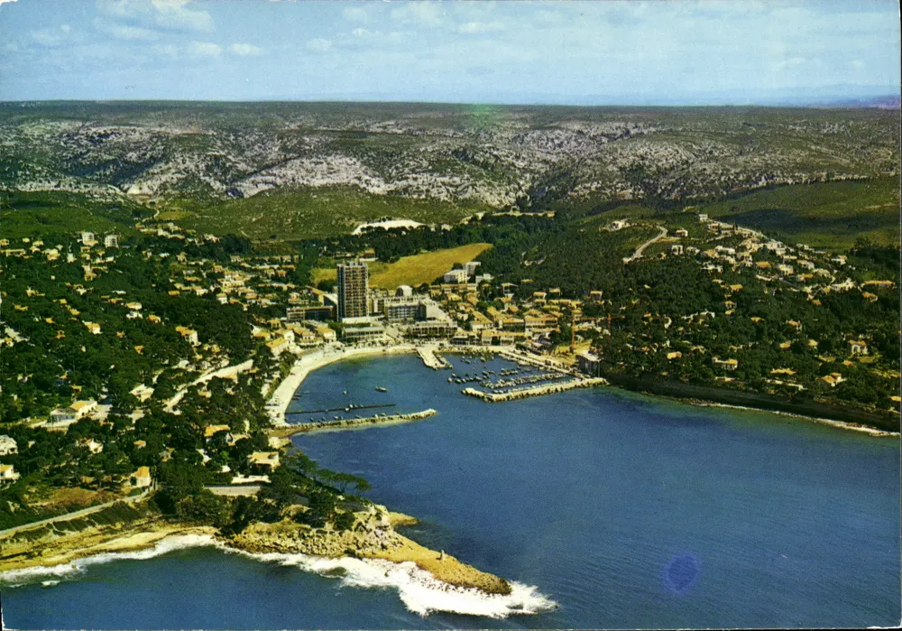 Carré Rouet (B.-du-R.) — A Côte Bleue — Éditions Hachette - Frente