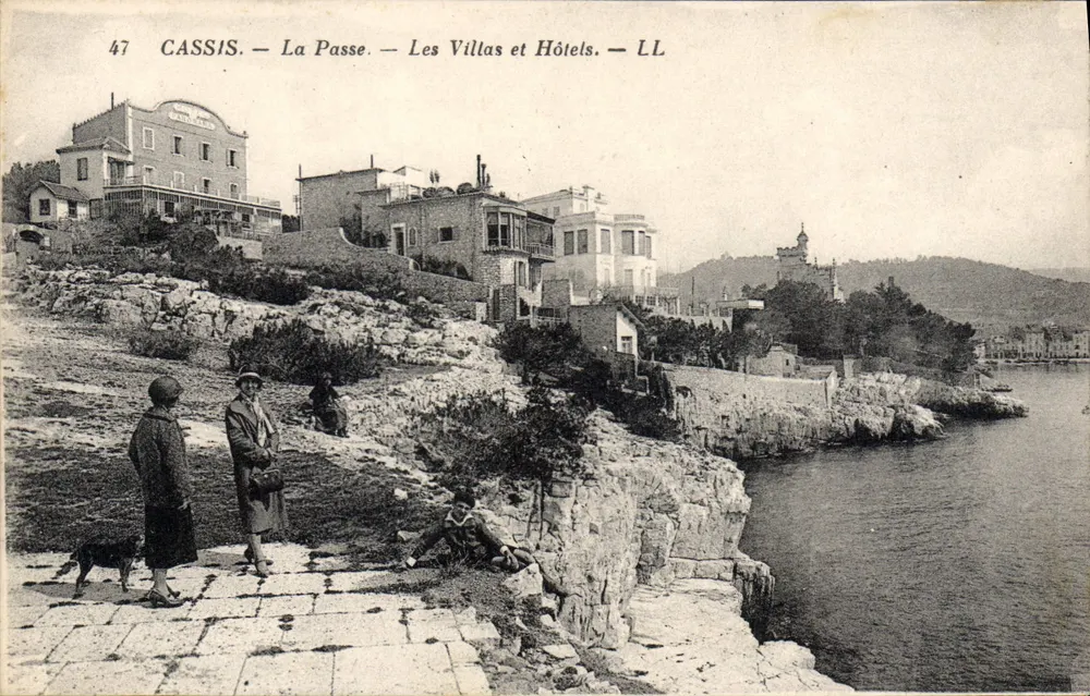 CASSIS — A Passagem — As Villas e Hotéis — LL - Frente