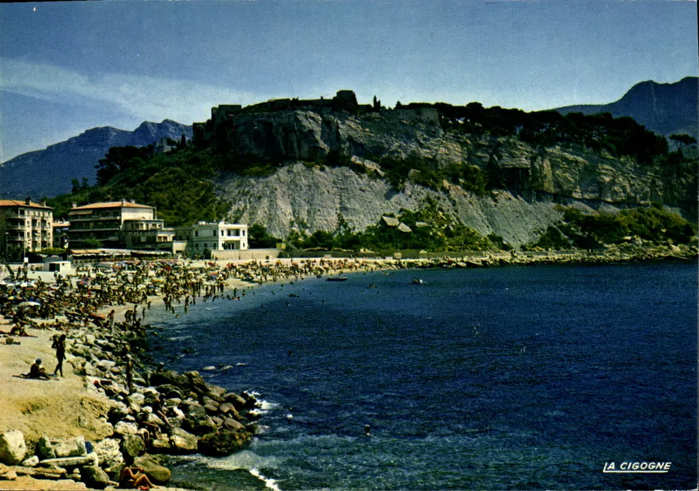 Cassis - De Grote Plage en de Haven — Éditions LA CIGOGNE, n° 13.022.60 - Voorkant
