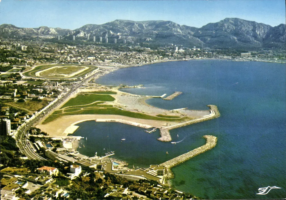 Luftbild von Monaco — Hotel Concorde Palm Beach, Strand, Pferderennplatz — Photo Flying Camera - Vorderseite