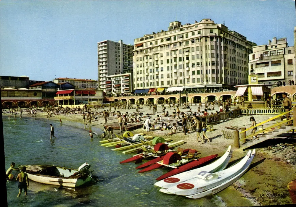La Corniche — A Praia dos Catalães — Edições 'La Cigogne' - Frente