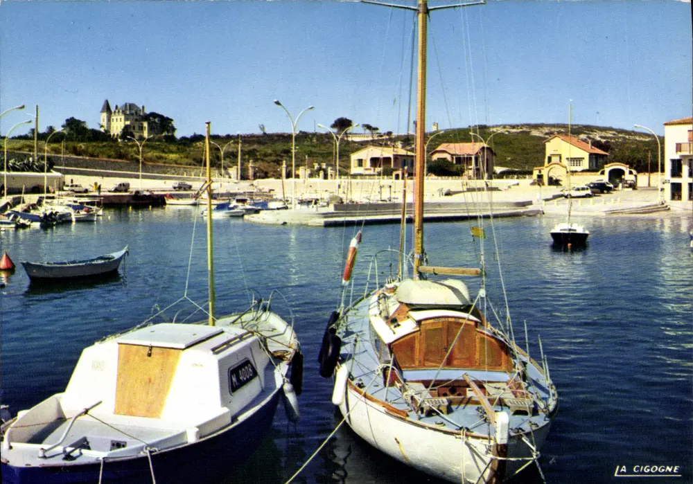 O Porto de Sausset-les-Pins — vista do porto com barcos — Edições 'La Cigogne' - Frente