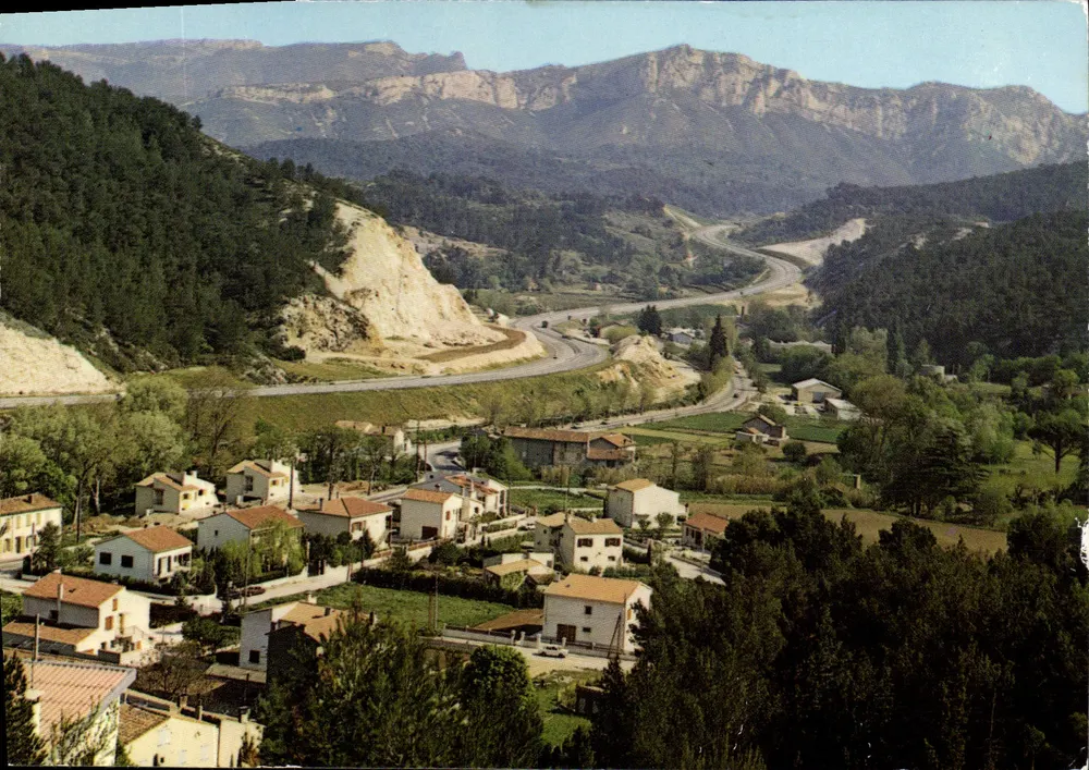 La Destrousse (13) — Le Souleillé — Autoestrada B 52, Cadeia da Sainte-Baume — Edição Tardy, n° 255/680 - Frente