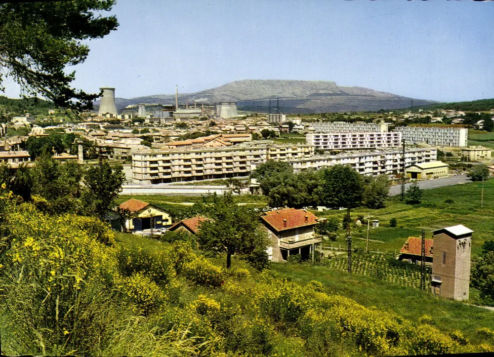 Gardanne (B.-du-R.) — Allgemeiner Blick — Im Hintergrund das Massiv der Sainte-Victoire — Presses-Diffusion - S.A. "La Cigogne" - Vorderseite