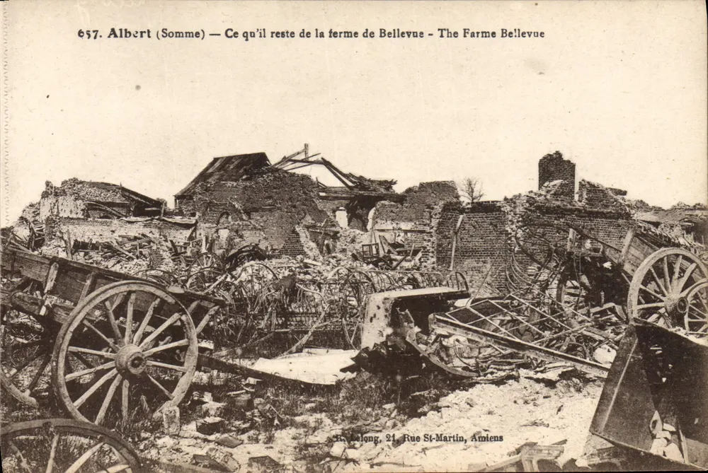 Albert (Somme) — Ruínas da fazenda de Bellevue — editor R. Calong, 24 Rue St-Martin, Amiens - Frente