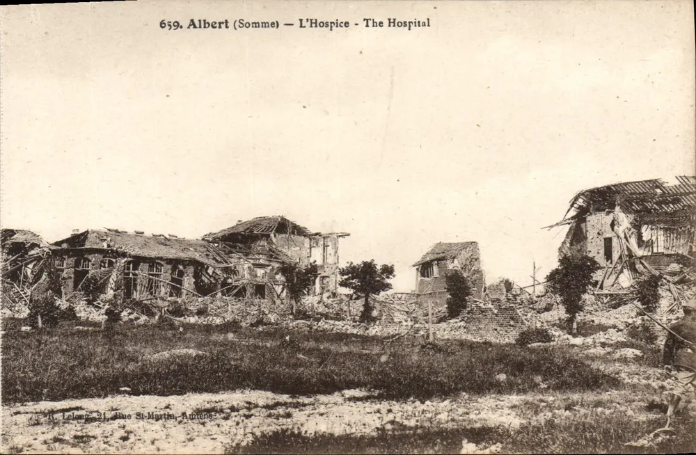 Albert (Somme) — O Asilo - The Hospital — R. Lelong, 21 Rue St-Martin, Amiens - Frente