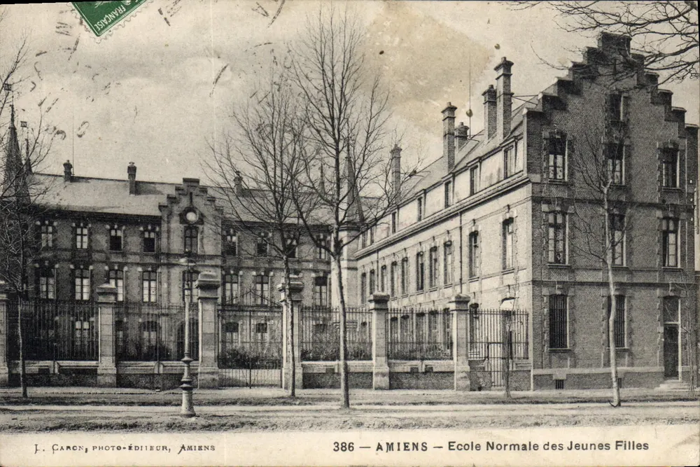 Amiens — Escola Normal das Meninas — J. Caron, fotógrafo-editor, Amiens, n° 386 - Frente