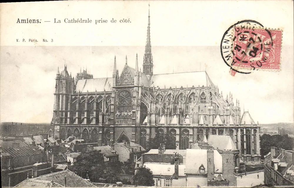 Amiens — A Catedral vista lateralmente. — V. P. Paris, No. 3 - Frente