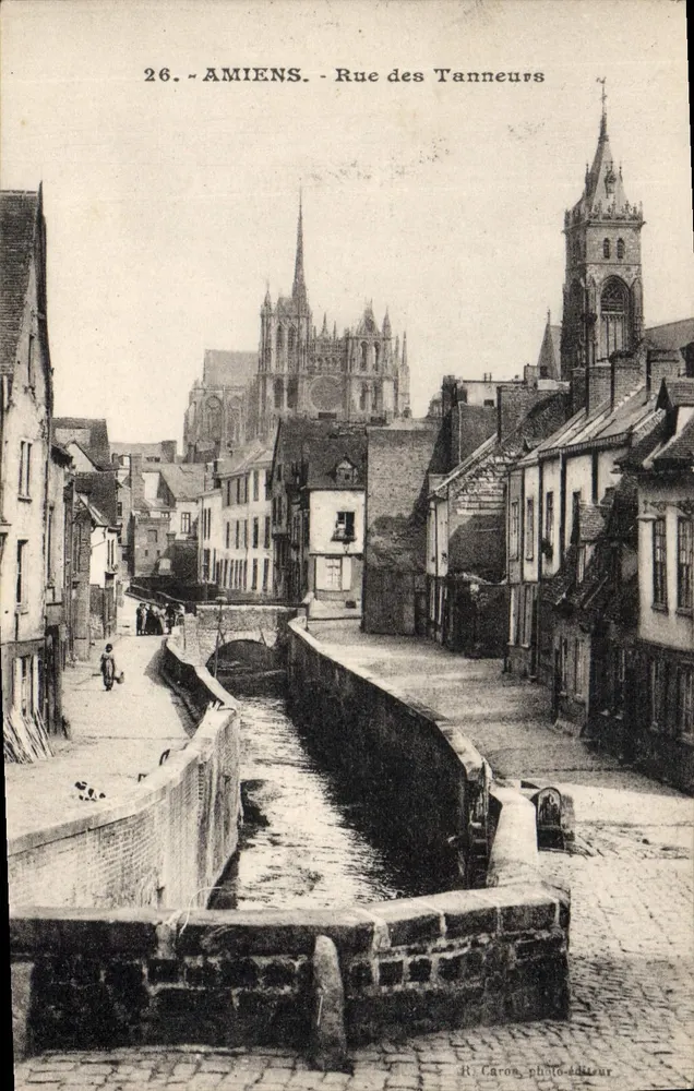 Amiens - Rue des Tanneurs — vista com canal e catedral — H. Caron, foto-editora - Frente