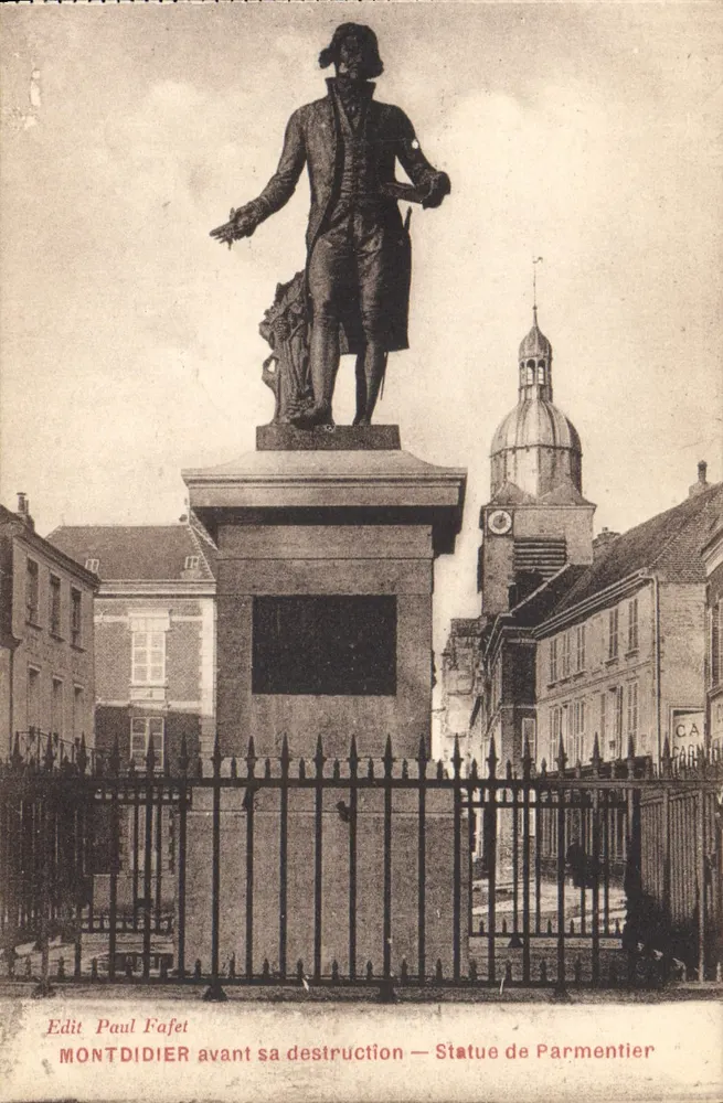 Montdidier — Estátua de Parmentier antes de sua destruição — Edit Paul Fafet - Frente