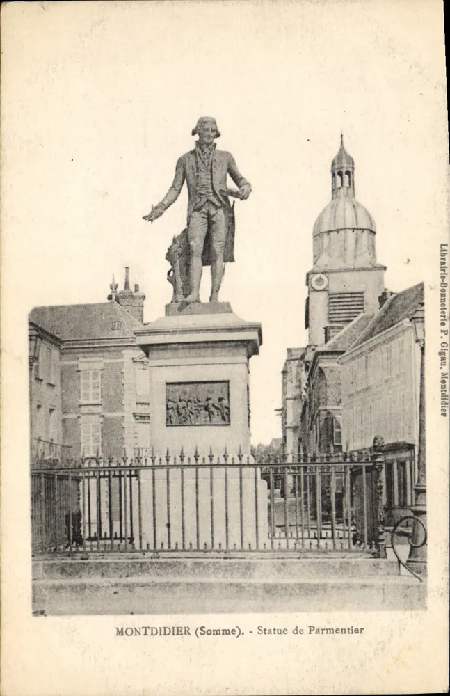 Montdidier (Somme) - Estátua de Parmentier - Librairie-Boumetière P. Gigen, Montdidier - Frente