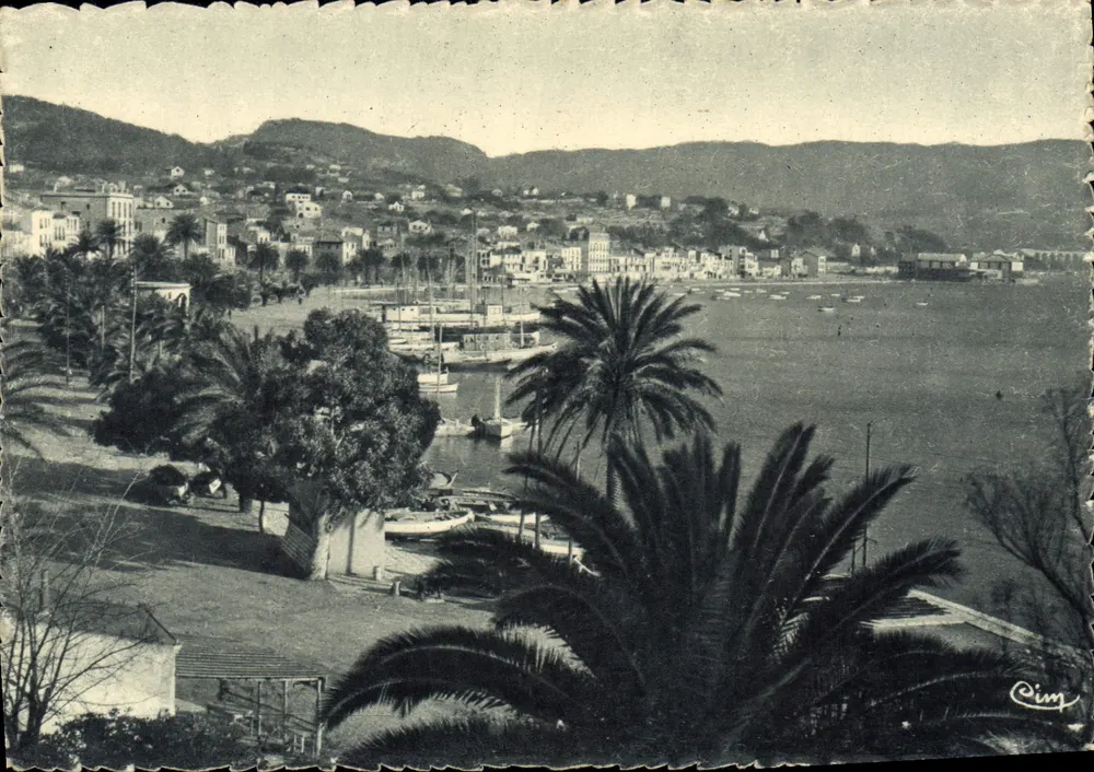 Bandol (Var) — Vista Geral — Héliodrome Combière Maccon - Frente