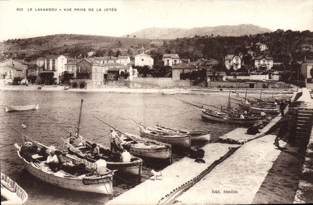 Le Lavandou - Vista tomada desde el muelle — Edit. Siméon, n° 892 - Anverso