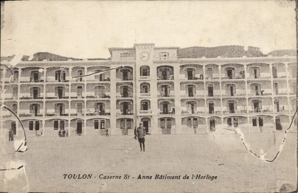 Toulon - Kasernen St. Anne - Gebäude der Uhr - Vorderseite
