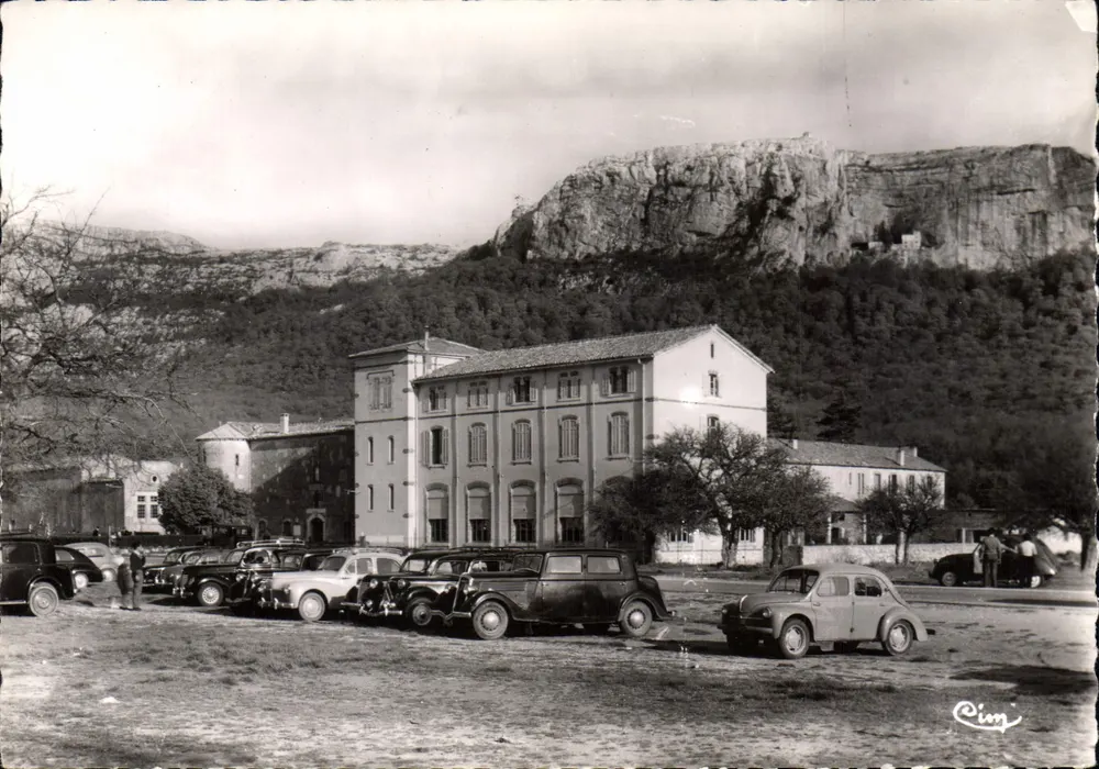 La Ste-Baume (Var) — Das Hotel, St-Pilon und die Höhle — Combiér (S.-et-L.) - Vorderseite