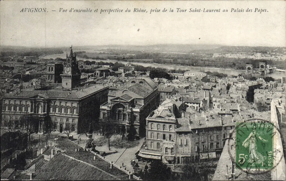 Avignon — Vista geral e perspectiva do Rio Rhône, tirada da Torre Saint-Laurent ao Palácio dos Papas - Frente