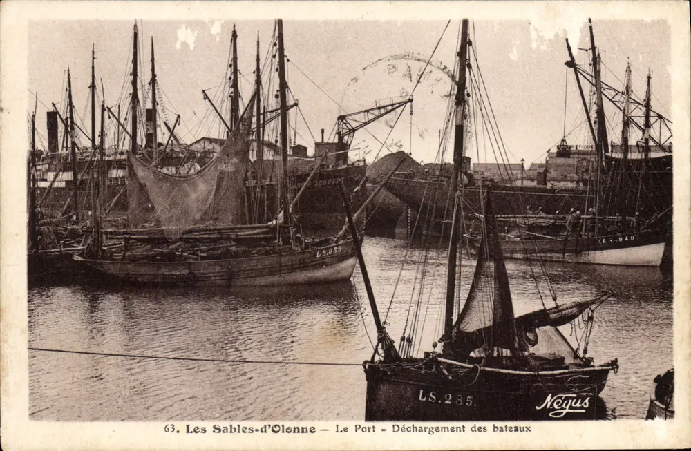 Les Sables-d'Olonne — Der Hafen — Entladen der Boote — Négus - Vorderseite