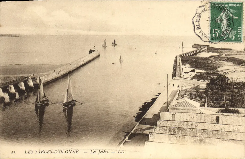 Les Sables-d'Olonne — Les Jetées — LL - Frente