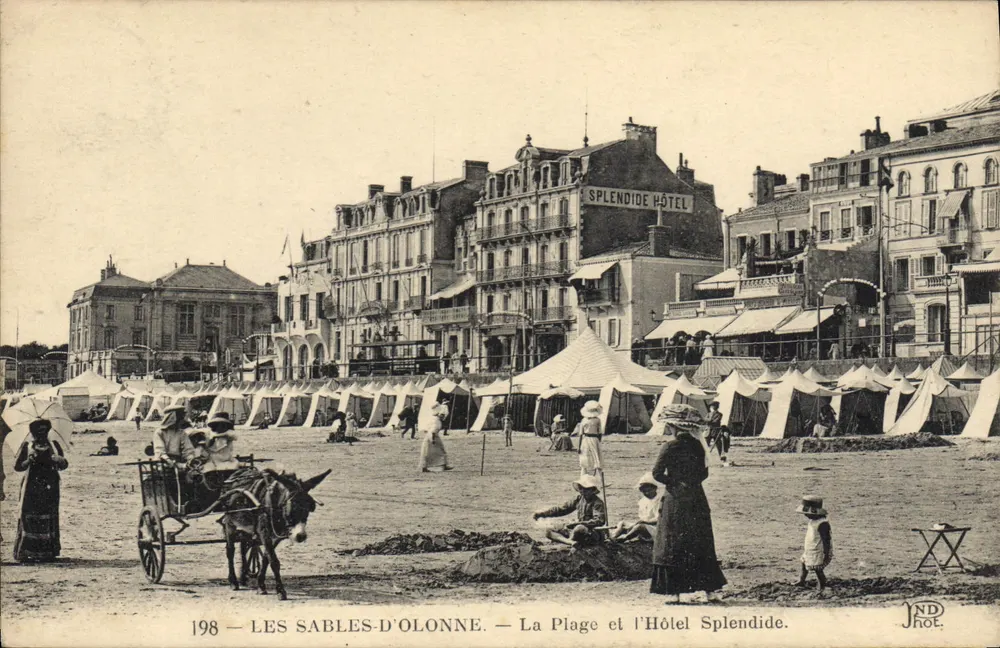 Les Sables-d'Olonne — A Praia e o Hotel Splendide — JND Hot. - Frente