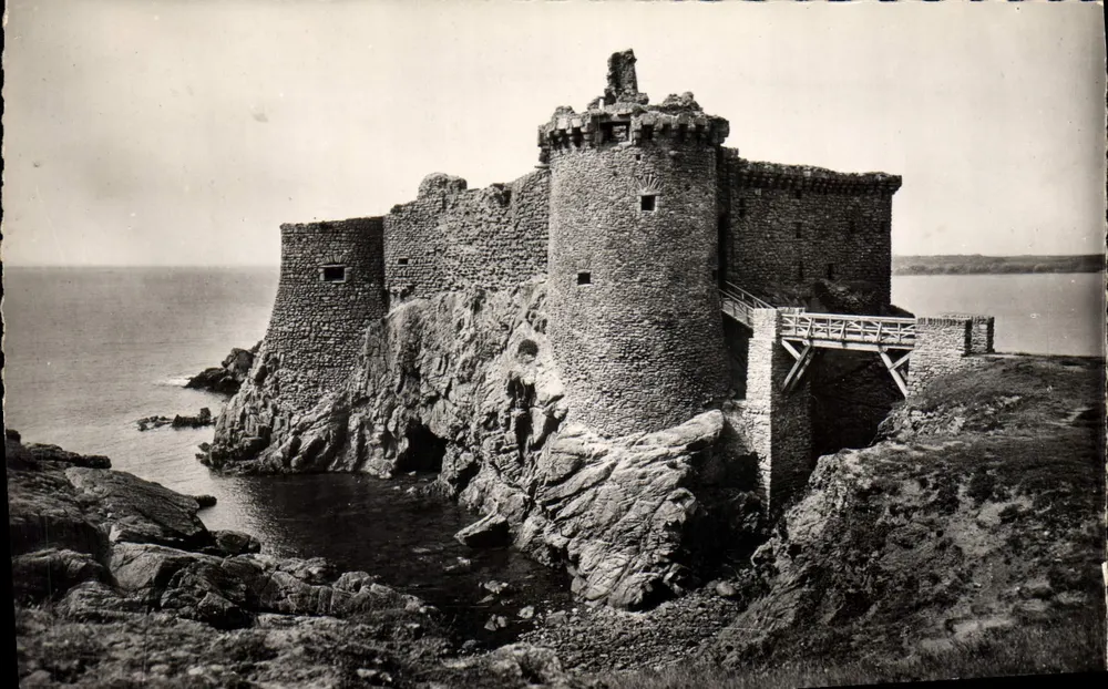 O Velho Castelo — Ilha de Yeu — Editor: Coleção Novas Galerias Instaures - Frente