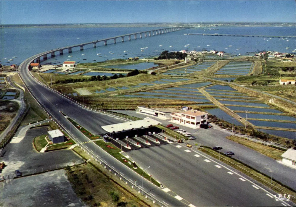 Viaduto de ligação Oléron-Continent — 2993 m, 45 pilares — editor IRIS, n° 140 - Frente