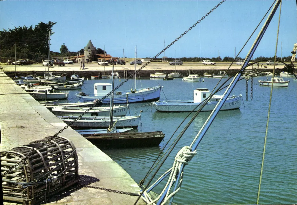Porto de Saint-Georges-d'Oléron — vista do cais e dos barcos — edições Théoiac - Frente