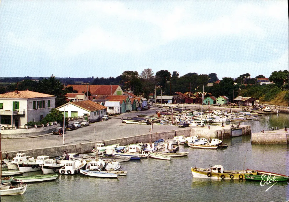 Insel Oleron — Der Hafen mit seinem großen Bassin und Fischereibooten — Verlag Elcé, Nr. 777 - Vorderseite