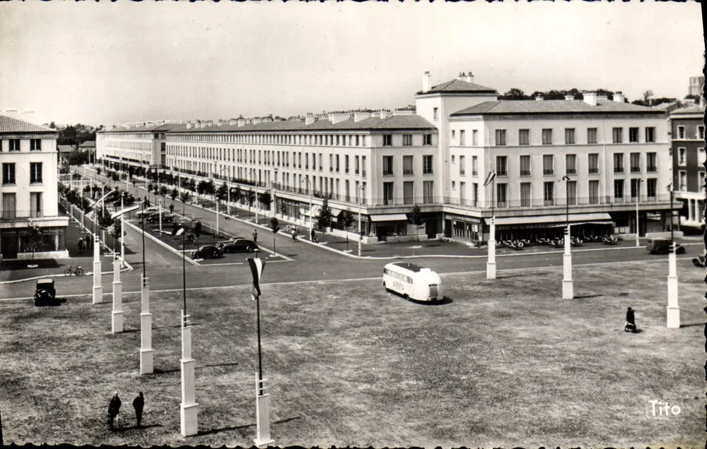 Royan - Strand - Blick auf den Place de l'Hôtel de Ville — Tito - Vorderseite