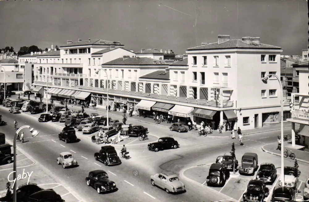 Vista da praça central de Royan — editor Gaby, número de série não visível - Frente