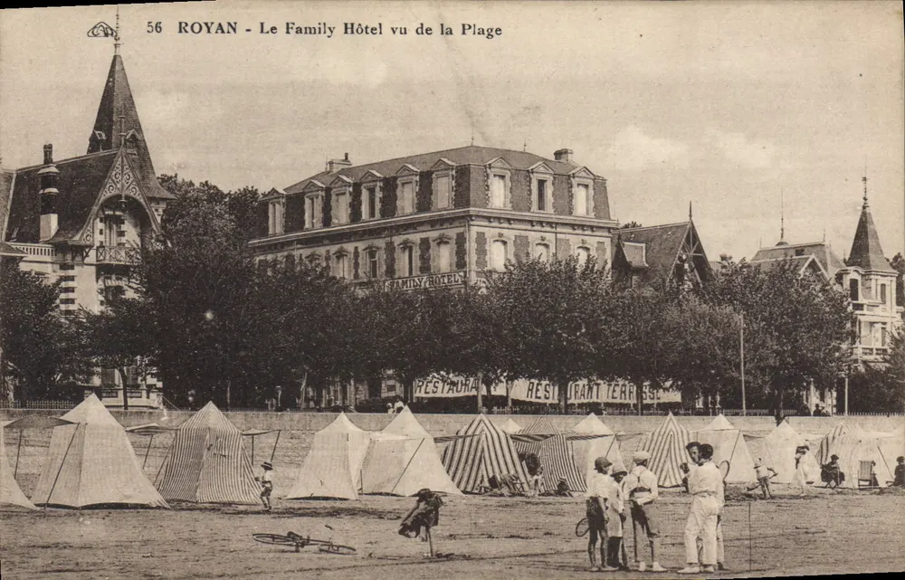 Royan - Le Family Hôtel aus der Sicht der Strandpromenade — Nr. 56 — Edition Nouvelles Galeries Royan - Vorderseite