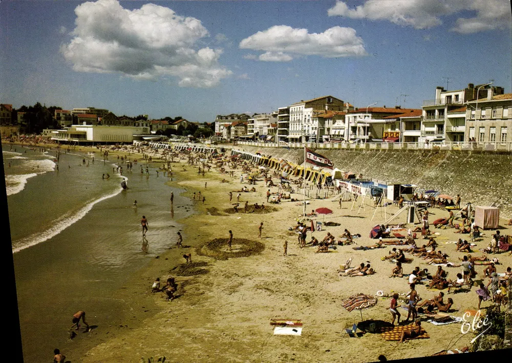 Pontaillac — Vista Geral da Praia com o Casino — Impressa na França, n° 7348 - Frente