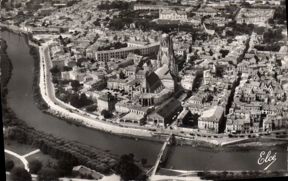 Saintes — vista aerea della cattedrale e del fiume — Elcé - Recto