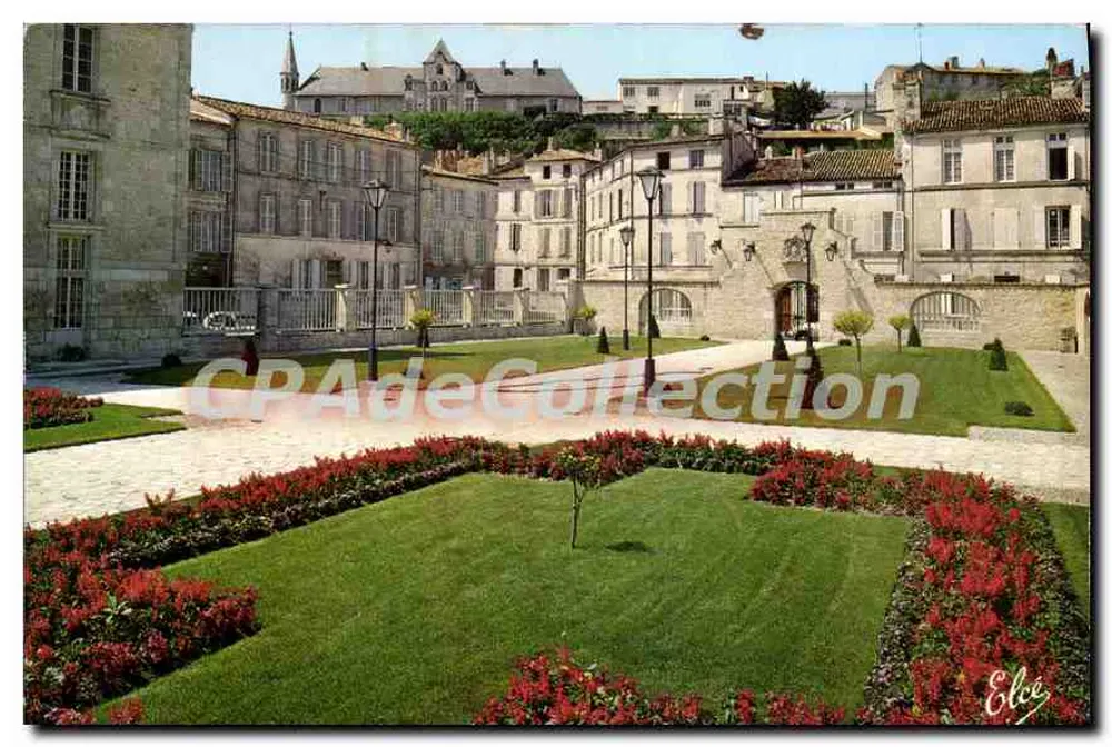Saintes (Charente-Maritime) — Der neue Platz von Nivelles mit seinen schönen Blumenbeeten — Élèe, Bordeaux - Vorderseite