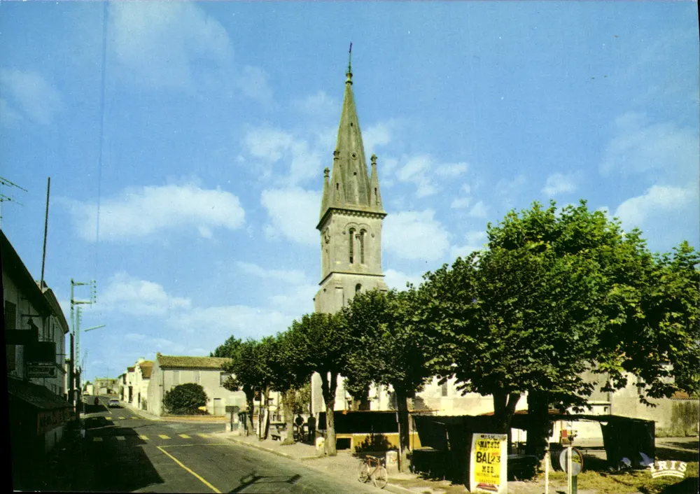 Les Mathes (Charente-Maritime) — Die Hauptstraße und die Kirche — Éditions Pégimies - Vorderseite