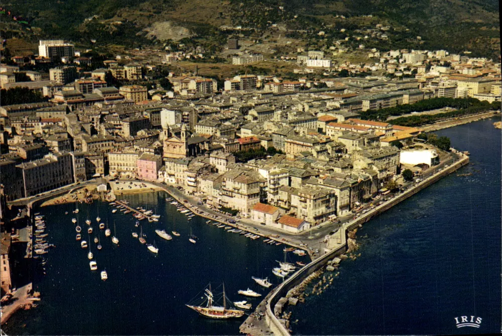 Bastia (Korsika) — Der alte Hafen und die Stadt — IRIS MEXICHROME - Vorderseite
