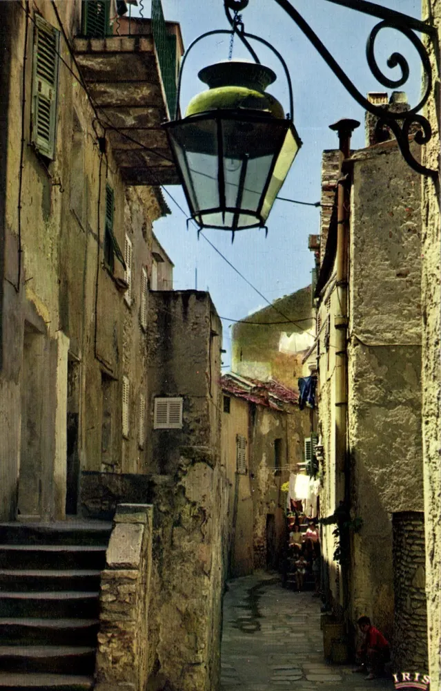 Saint-Florent (Córsega) — Velha rua — IRIS Mexichrome - Frente