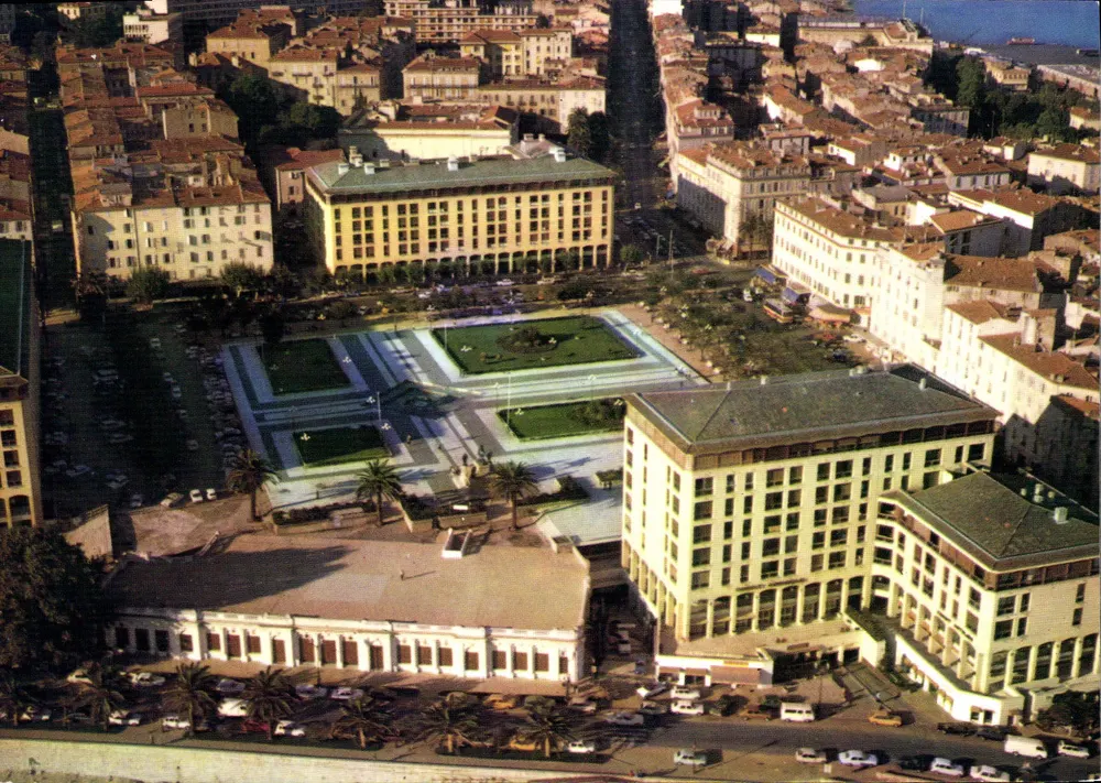 Ajaccio — Der Diamantplatz, das Kasino — Fotostudio Ajaccio - Vorderseite