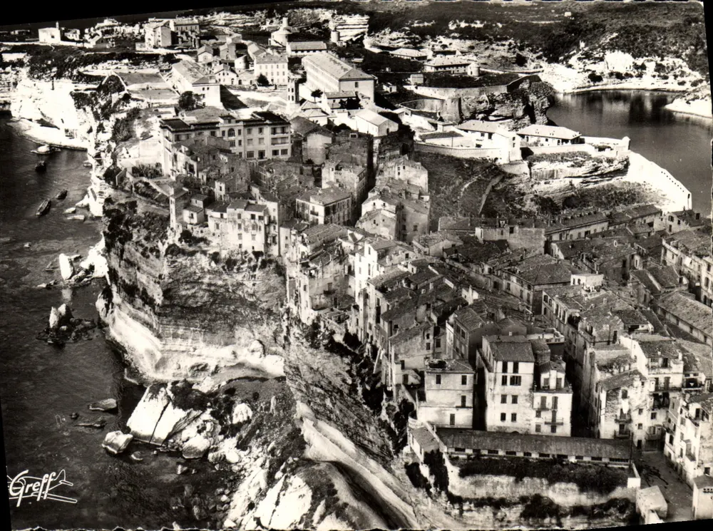 Bonifacio (Korsika) — Luftbild. Die Mauern und die Klippen — Greff, S. R. P. - Vorderseite