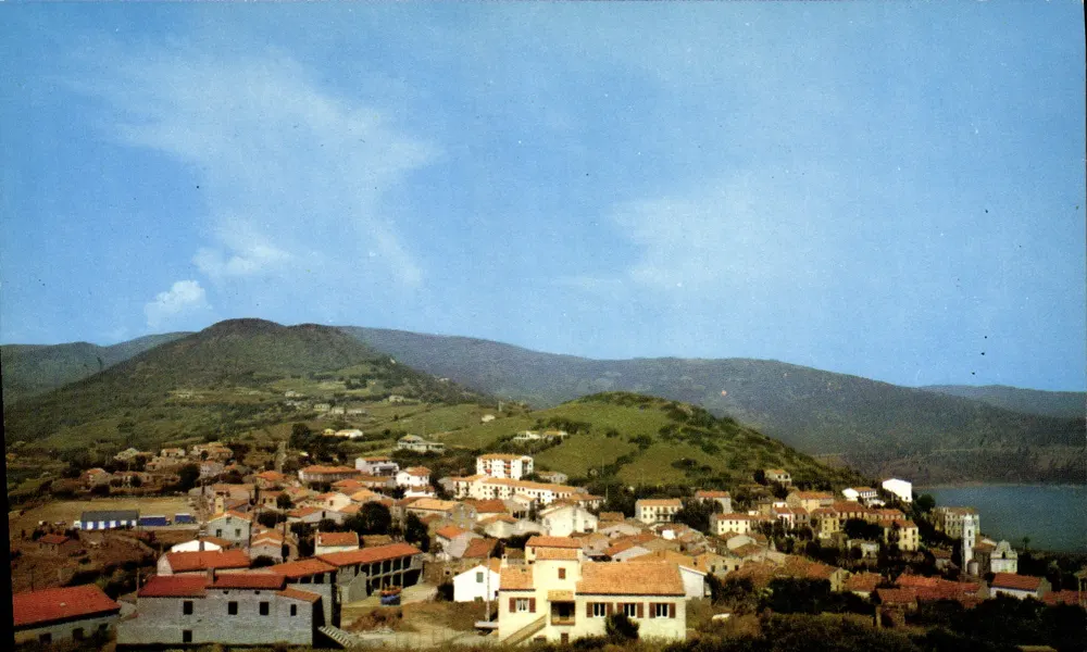 Cargèse — Teilansicht — S.A.D. Route du Vittino, 20178 Ajaccio - Vorderseite